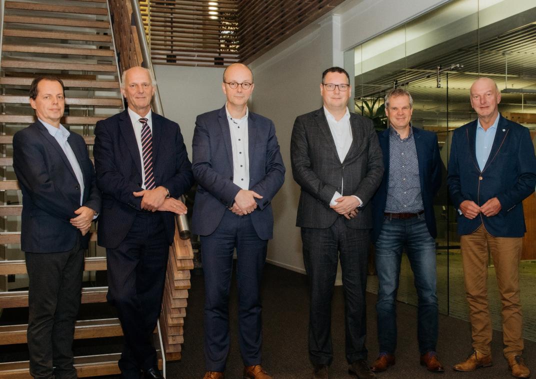 Groepsfoto ondertekenaars