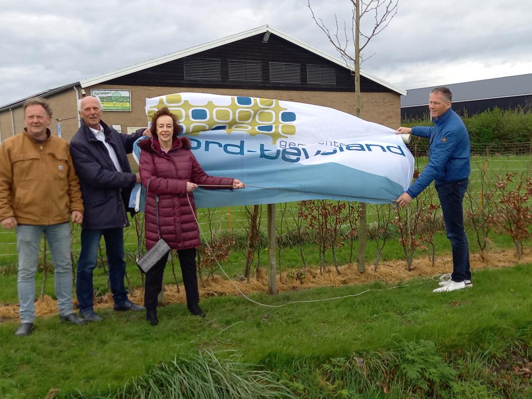 Wethouder Maas, Burgemeester Meeuwisse en meer bij onthulling bord