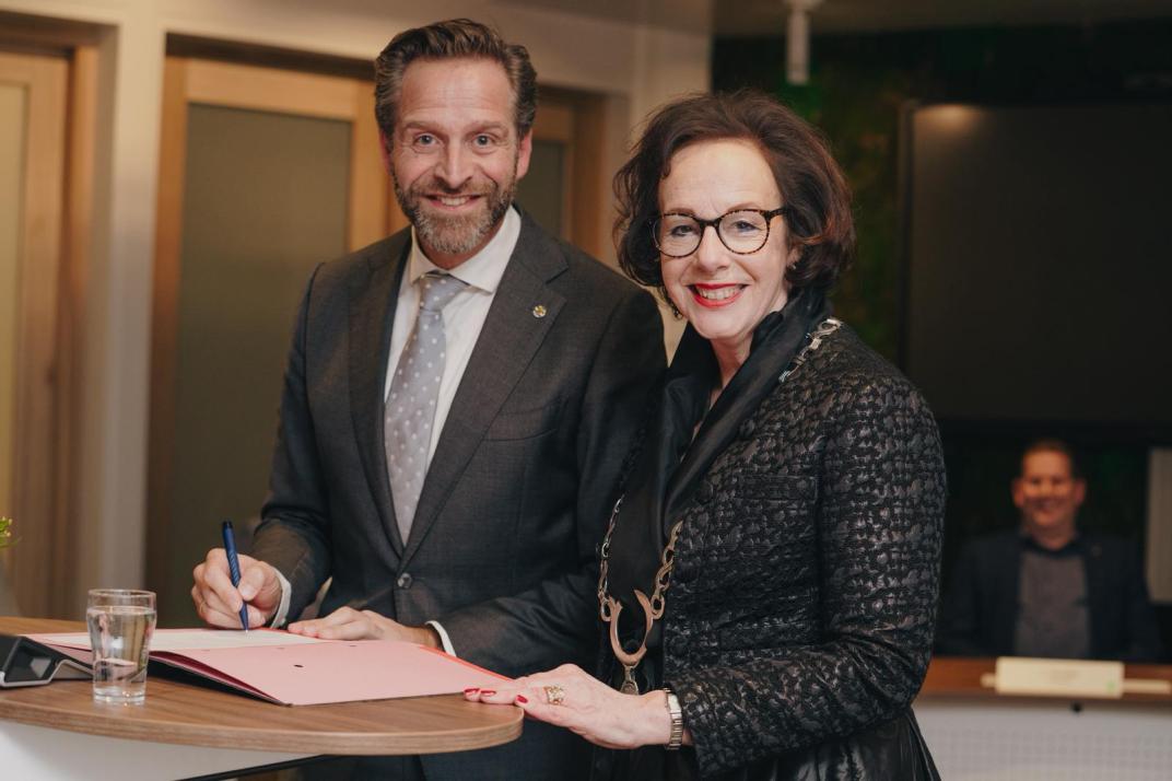 Burgemeester Meeuwisse en cvdK Hugo de Jonge