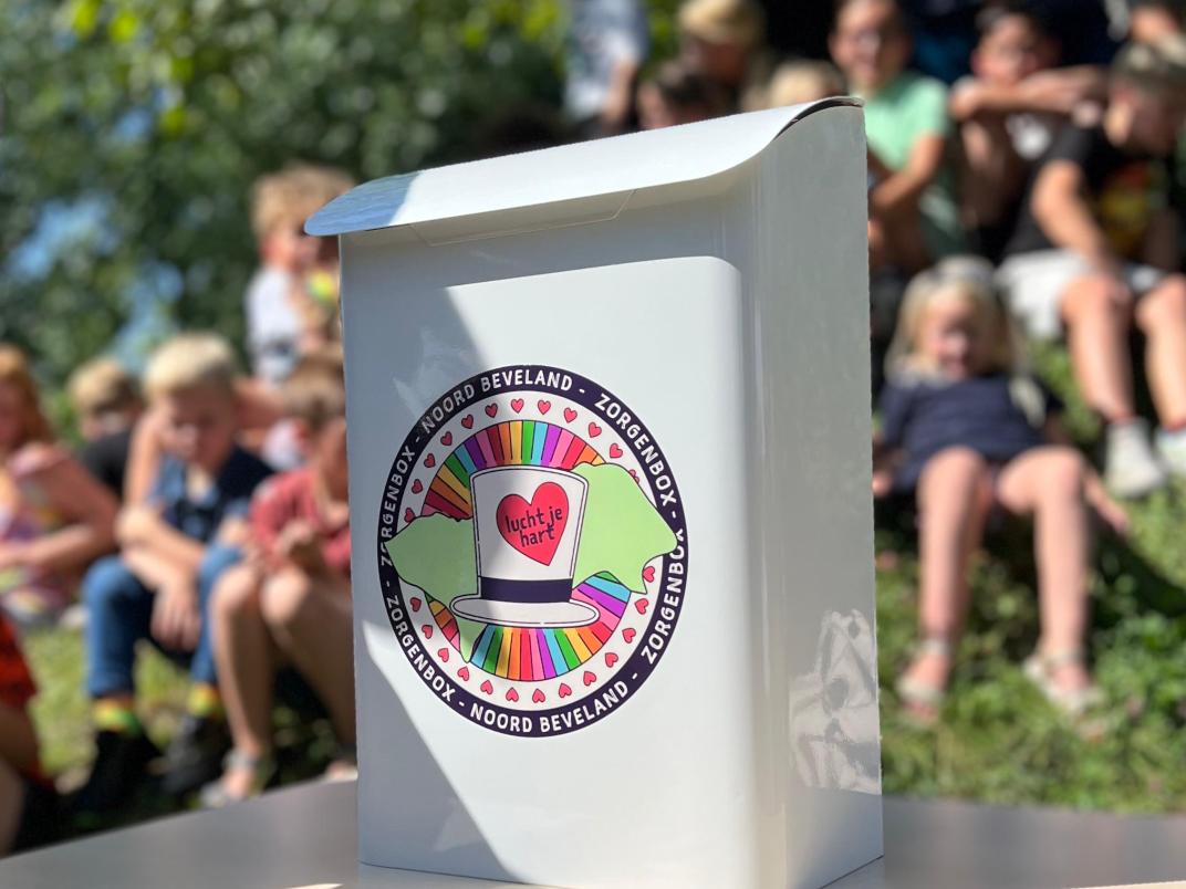 Zorgenbox met logo 