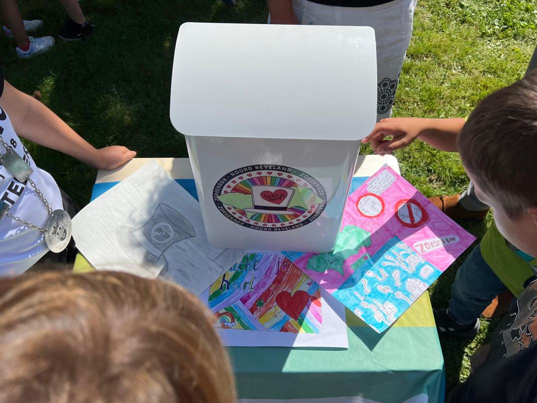 Zorgenbox en winnende tekeningen wedstrijd
