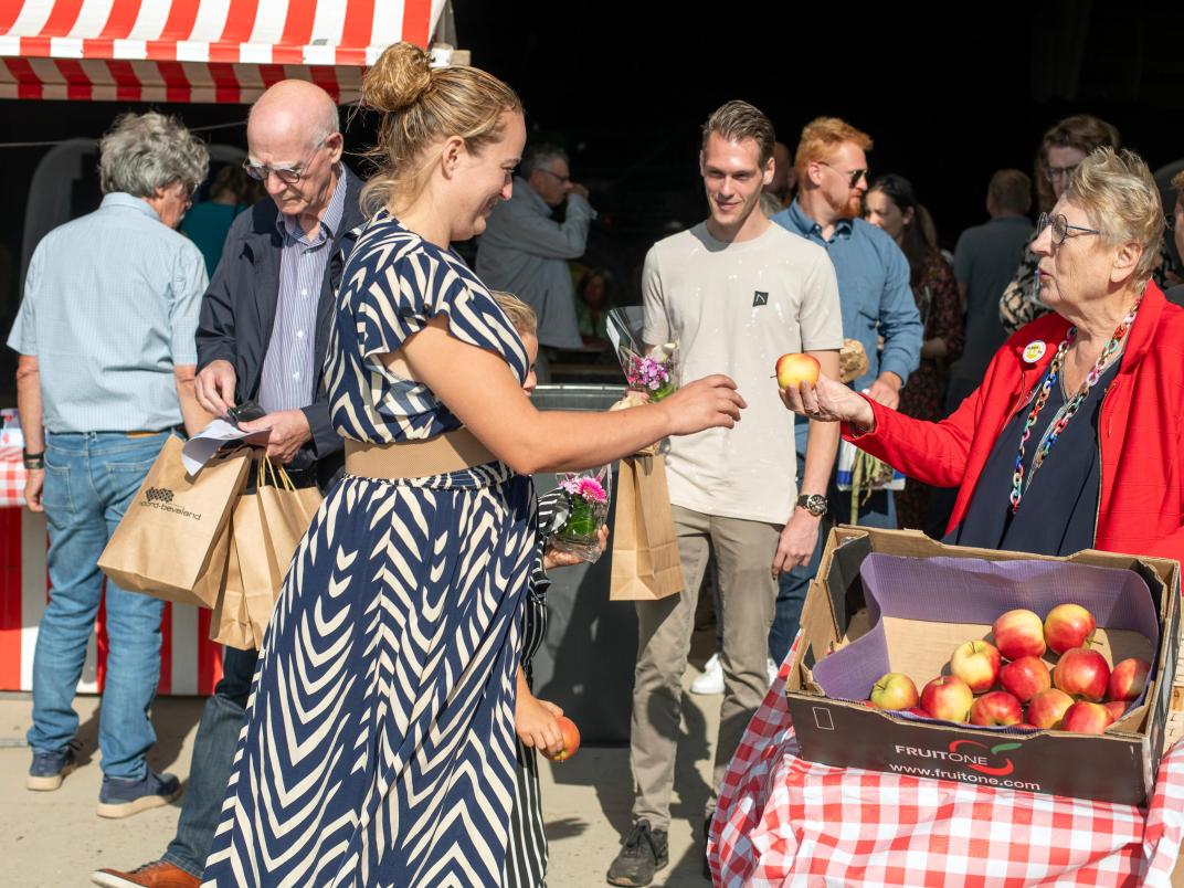 Een appeltje van wethouder van der Maas