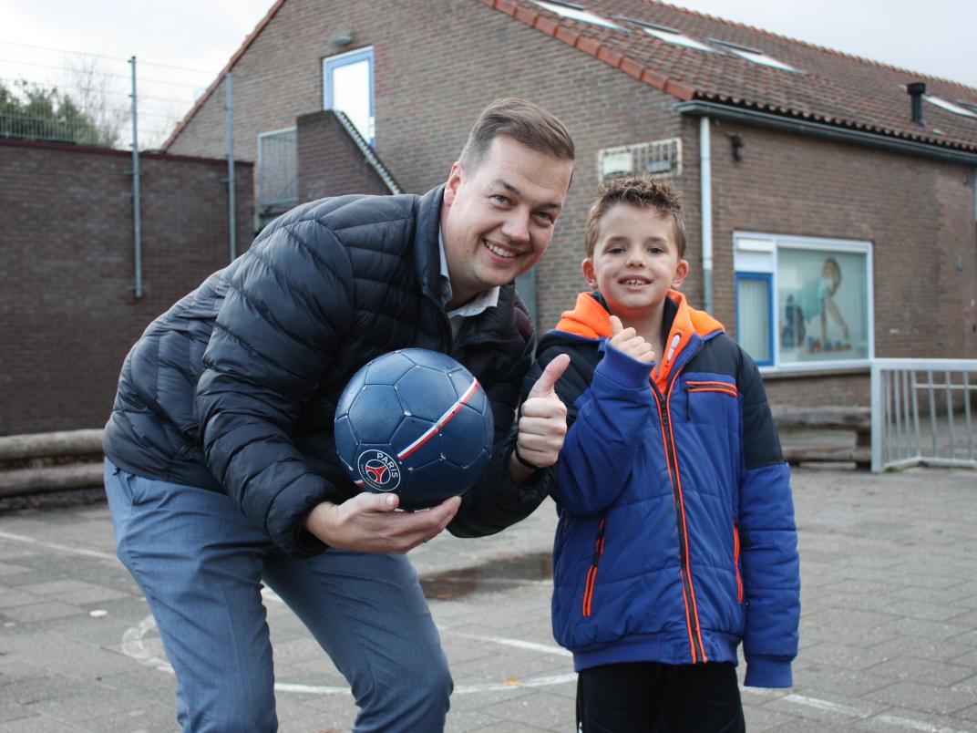 Wethouder Van Belzen met het pleegkind