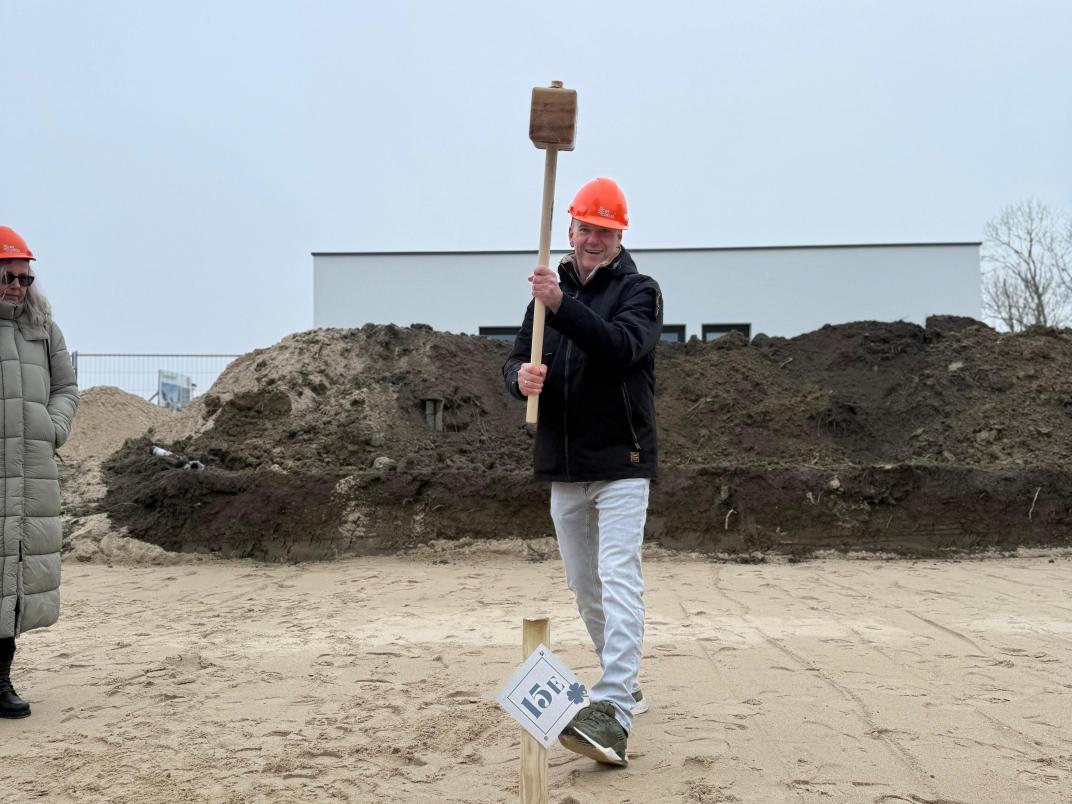 Bewoners slaan eerste paal van hun huis