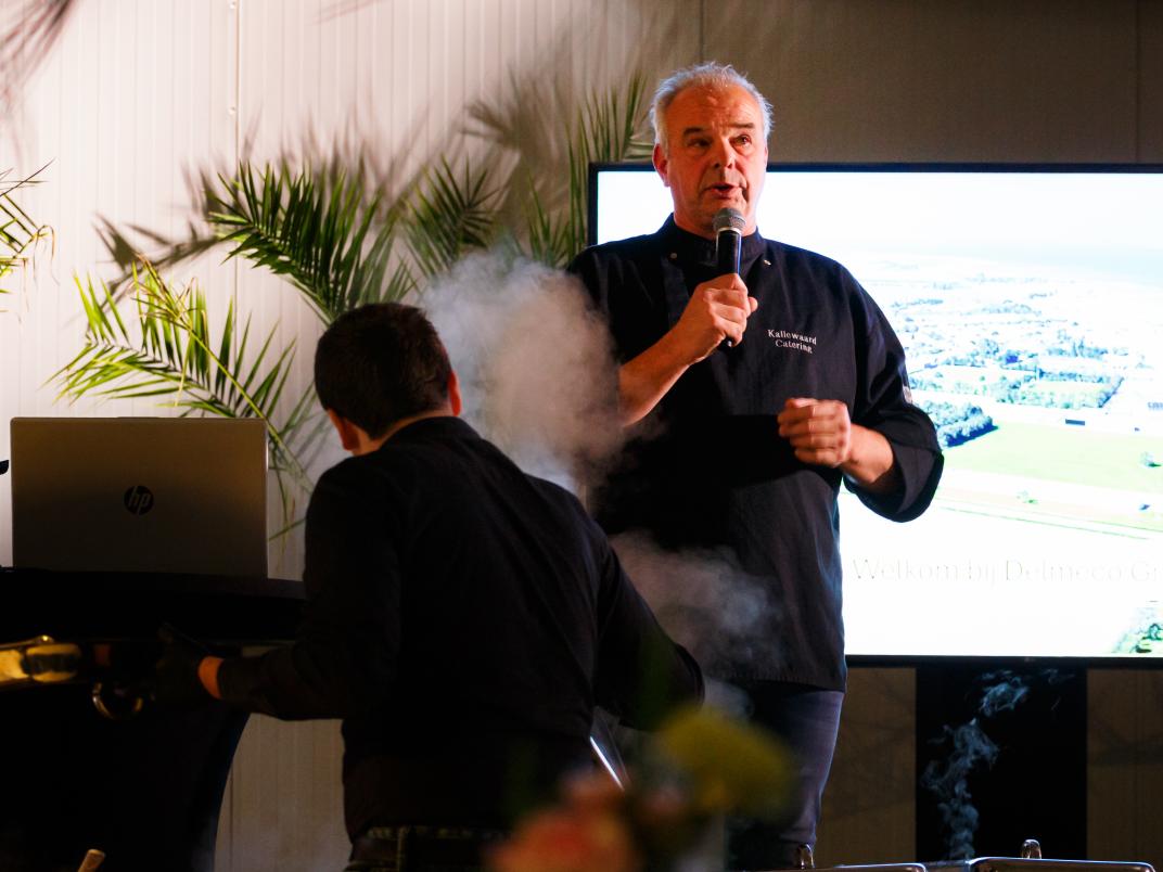 Spreker met geluidstechnicus